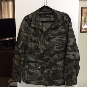 NWOT/Camouflage women’s jacket.